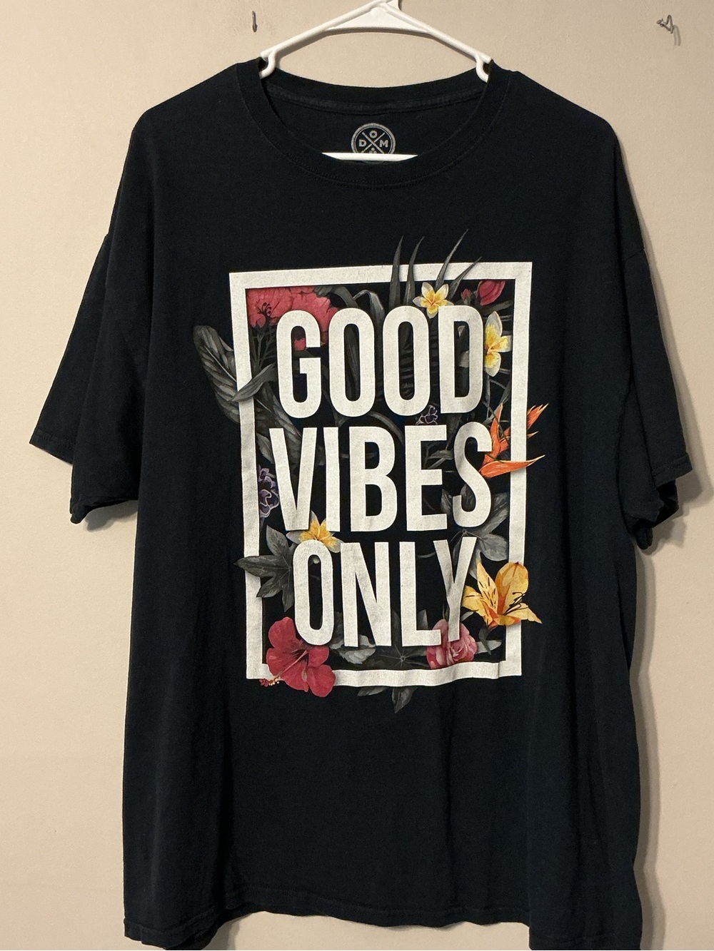 Dom GOOD VIBES ONLY Black Tee
